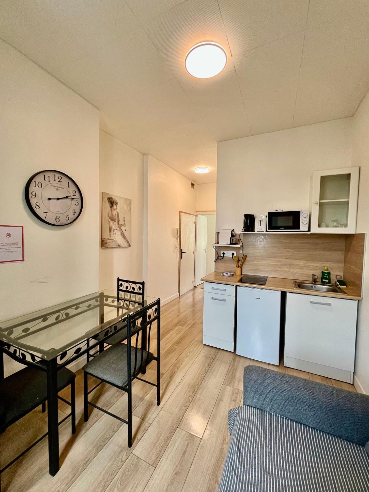 Appartement T2 Place Carnot -Dabnb ลิมอจส์ ภายนอก รูปภาพ